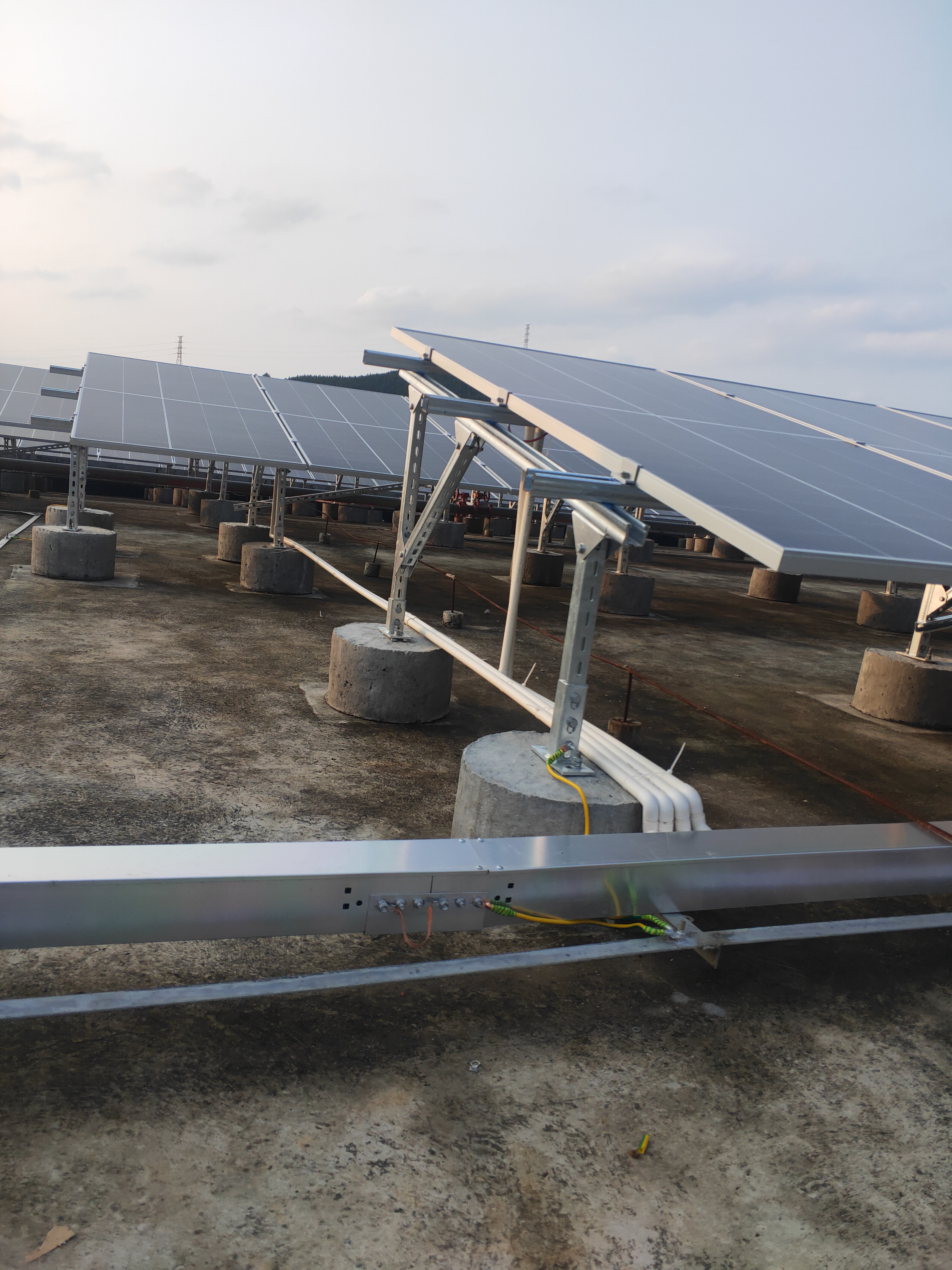 الألواح الشمسية القابلة للتعديل